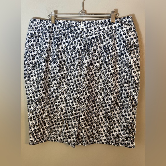 Ann Taylor Floral Print Navy/Yellow/White Pencil Skirt Size 14 - Picture 2 of 11